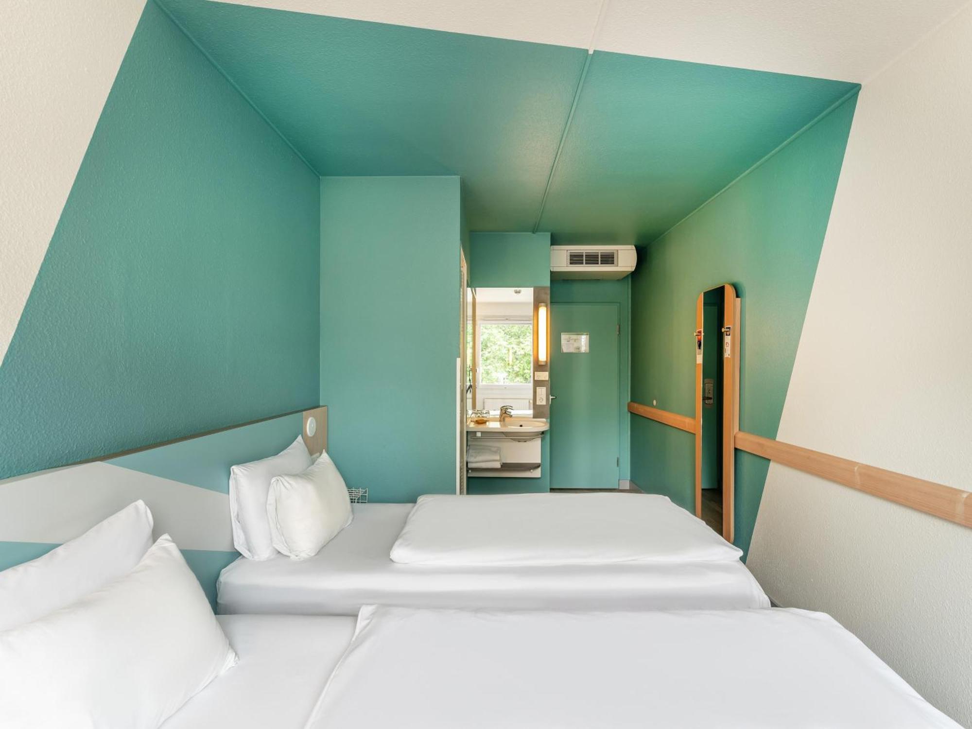 B&B Hotel Freiburg-West Esterno foto