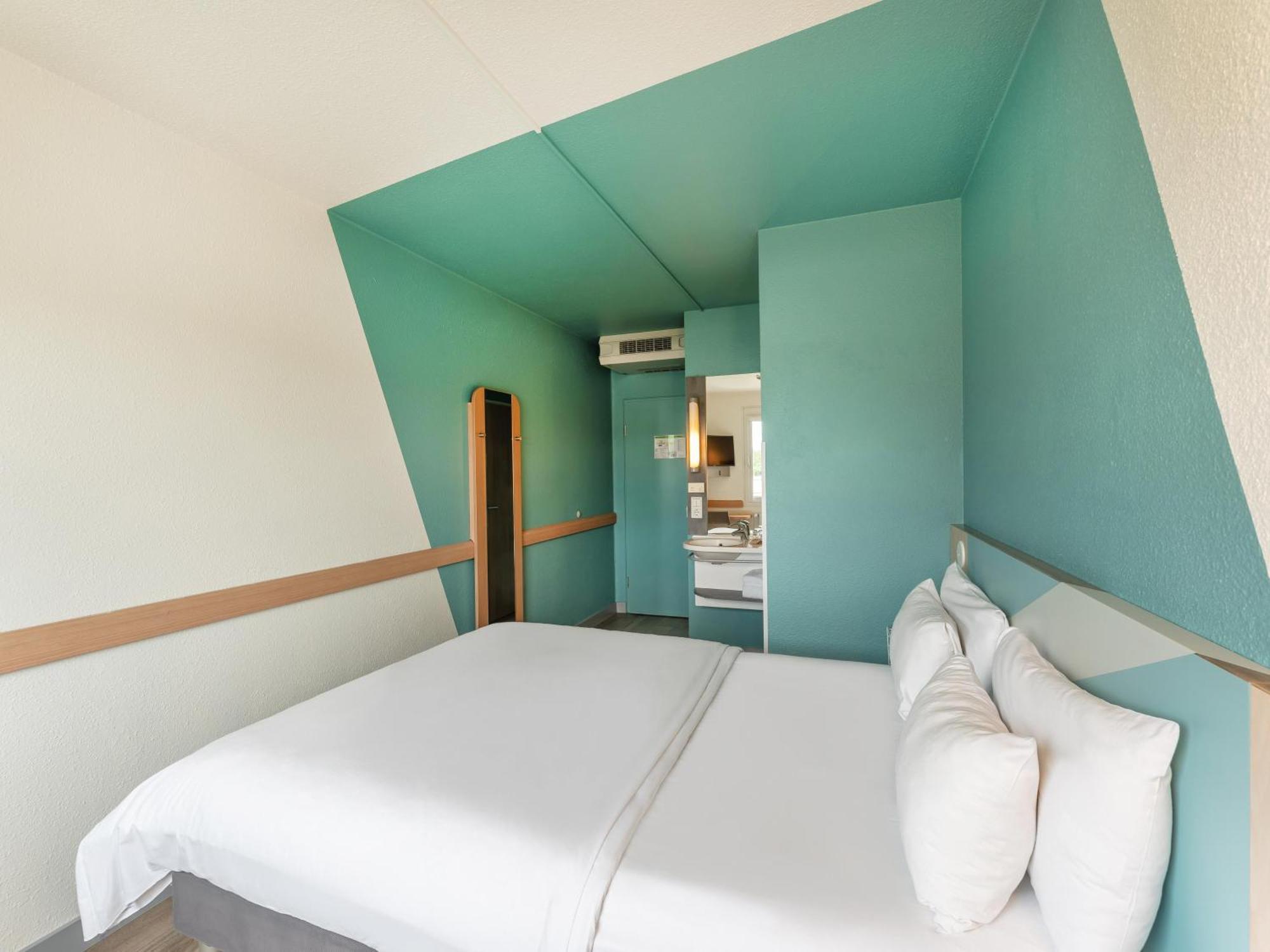 B&B Hotel Freiburg-West Esterno foto